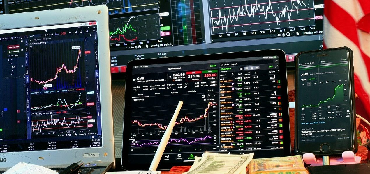体育投注策略：数据驱动让球盘与桌游历史融合解析